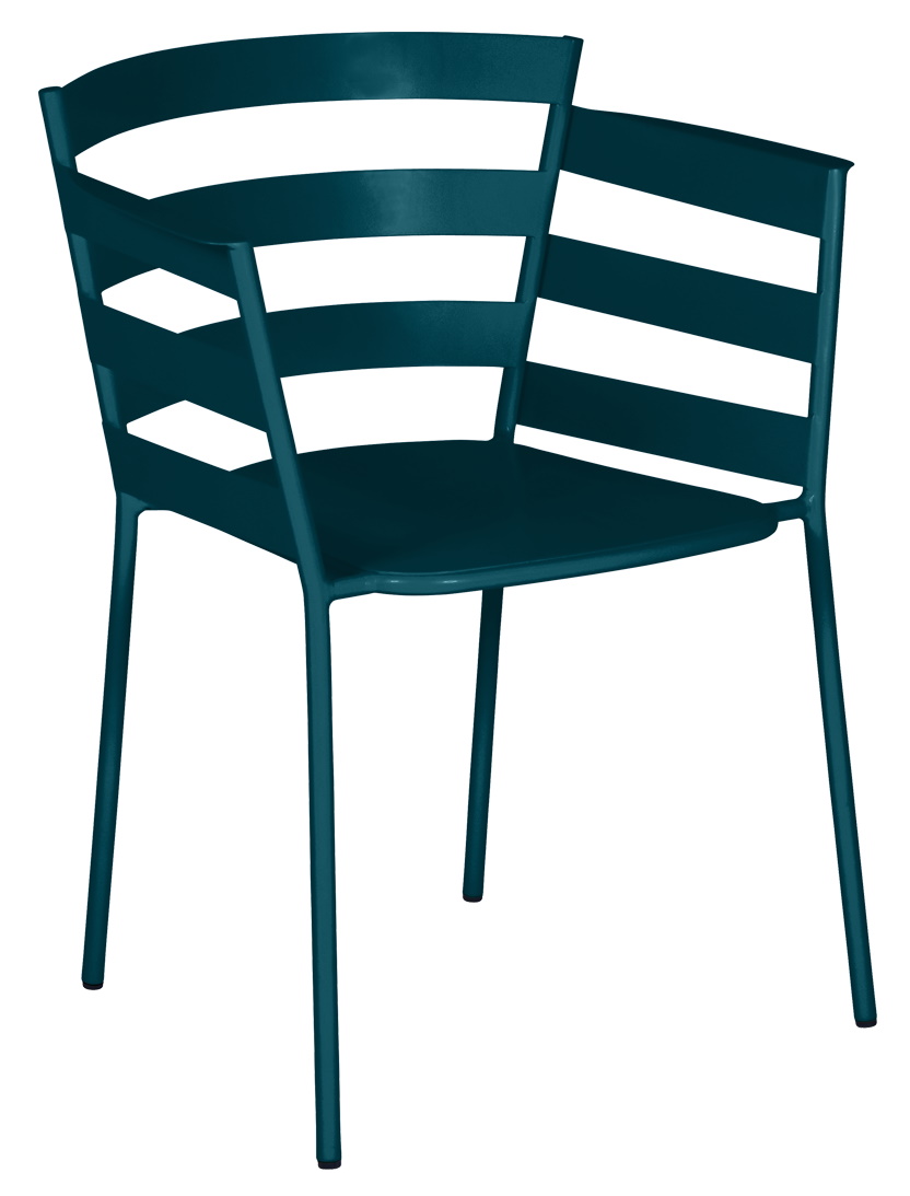 Blauer Rythmic Sessel von Fermob für den Außenbereich, moderner Gartenstuhl aus Metall.