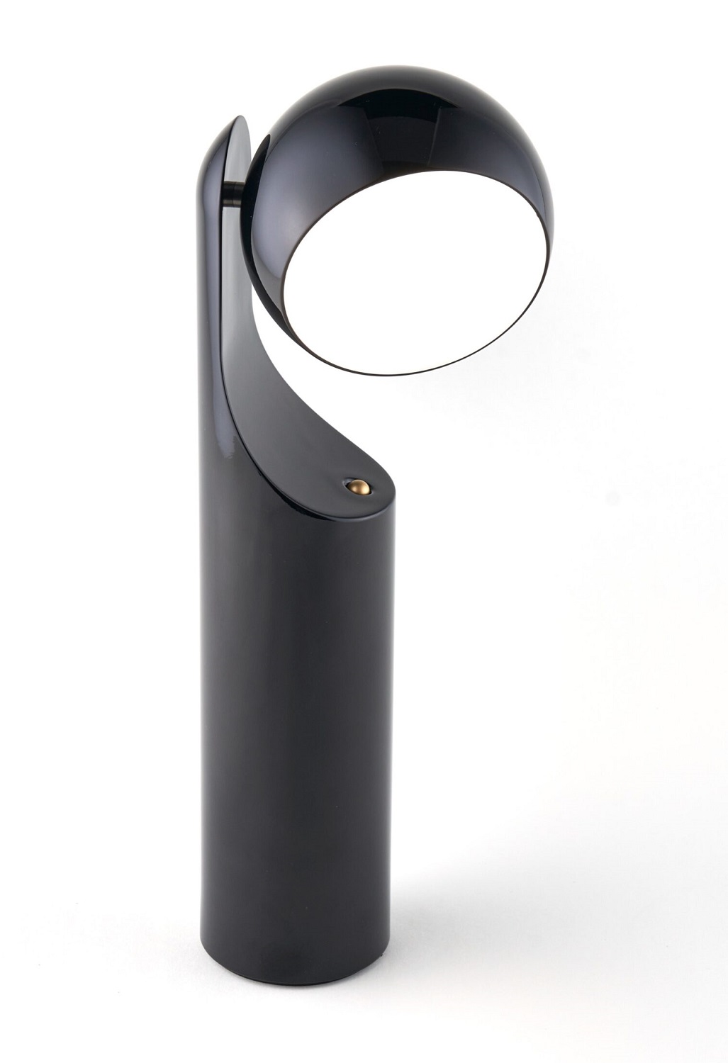 Schwarze Mono Akkuleuchte / Tischleuchte von house of home mit rundem Lampenkopf und zylindrischem Fuß.