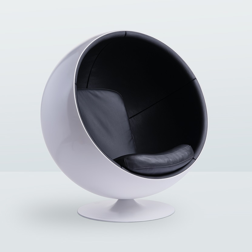 The Leather Ball Chair Sessel in Schwarz von Eero Aarnio Originals im Detail.