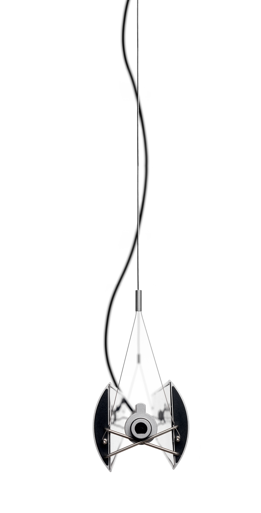 Nahaufnahme der modernen Belux Updown Pendelleuchte in Schwarz, dimmbar, für stilvolle Innenbeleuchtung.