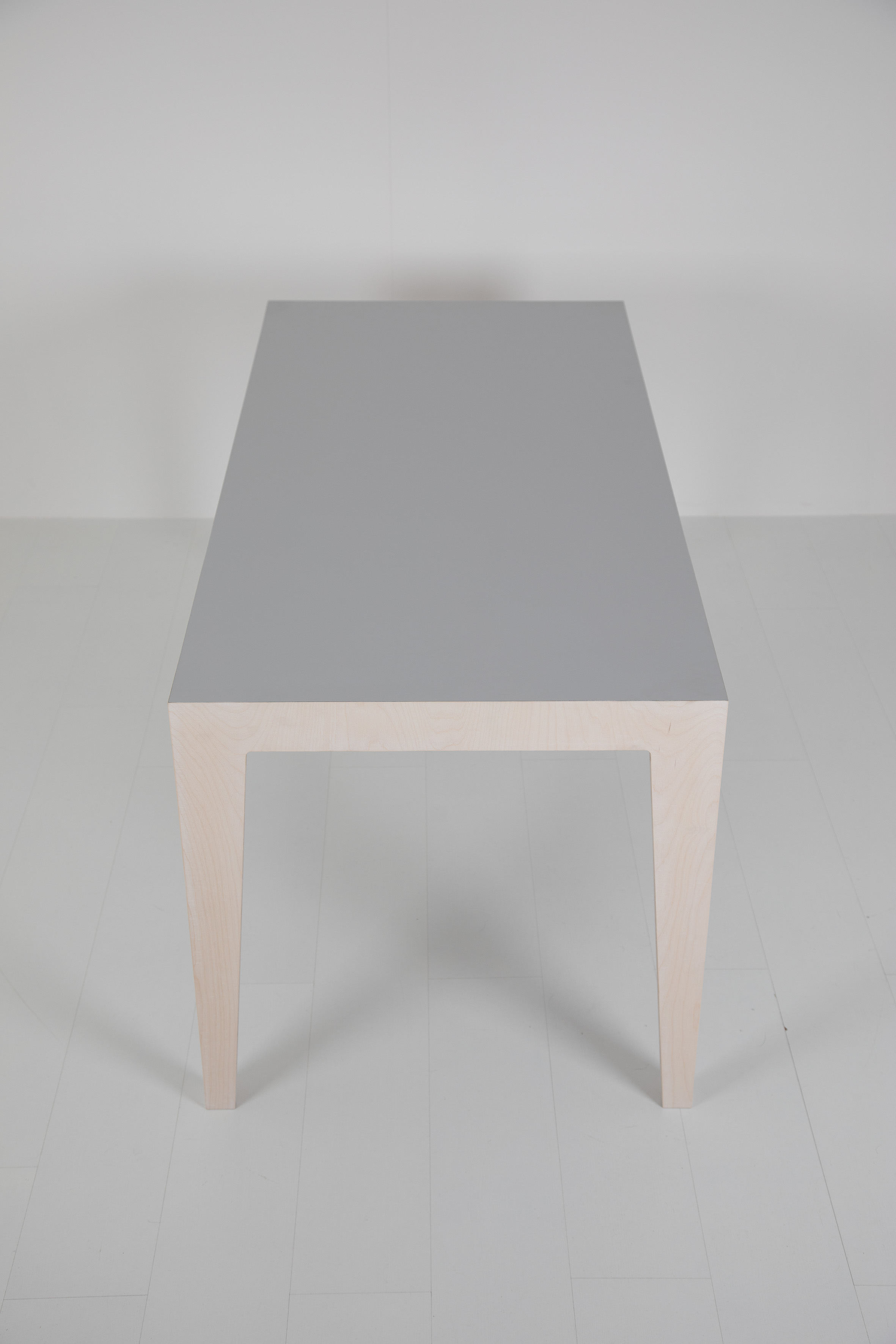 MARTA Minimalistischer Holztisch Das ganze Leben