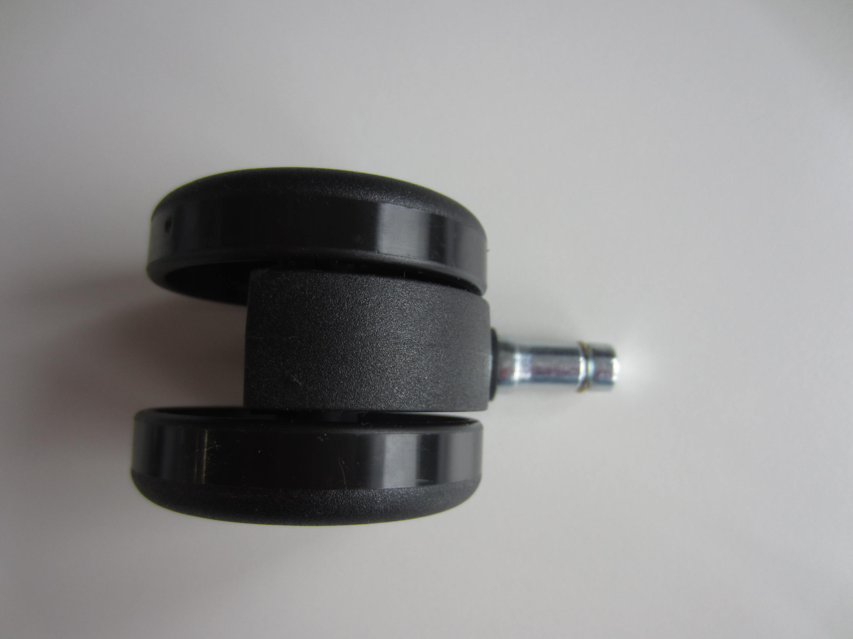 Vitra MedaPal Drehstuhlrolle, schwarze Bürostuhl-Rolle mit 60mm Durchmesser und Stiftaufnahme für ergonomisches Sitzen.