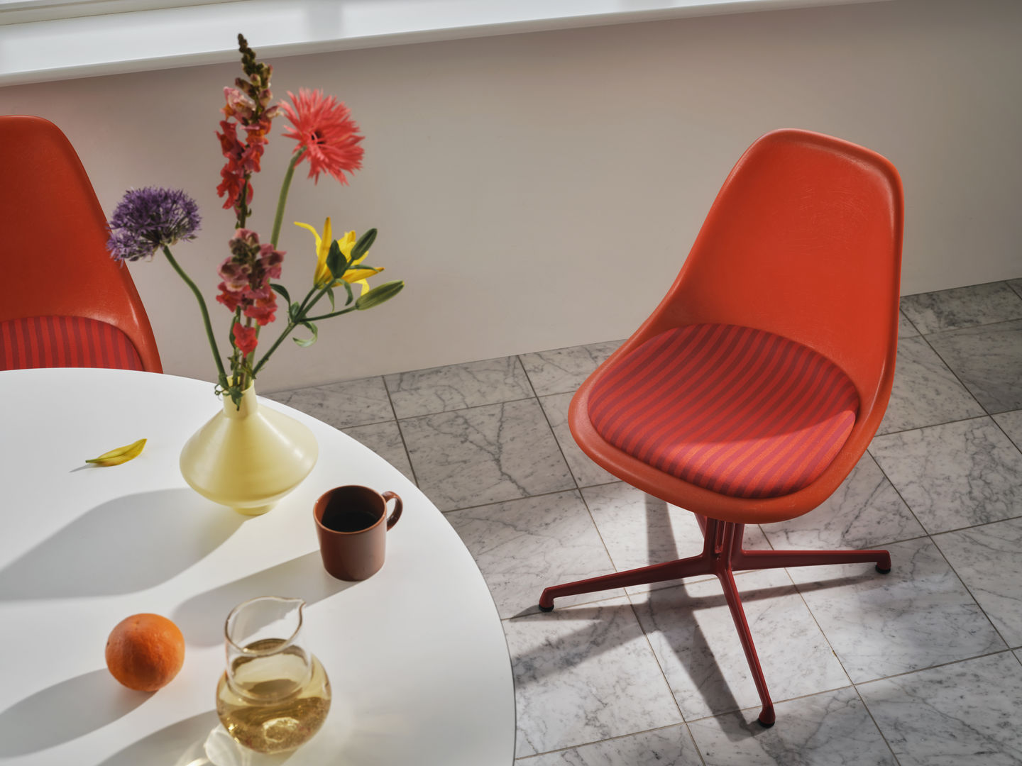 Eames Fiberglass Side Chair in La Fonda Rot Orange von Vitra, limitierte Edition. Designklassiker.