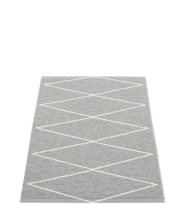 Grauer Pappelina Kunststoffteppich "Max" (70x100 cm) mit weißem Rautenmuster, ideal für Küche und Bad.