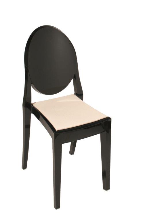 Schwarzer Victoria Ghost Stuhl mit beiger Filz Sitzauflage für bequemes Sitzen.