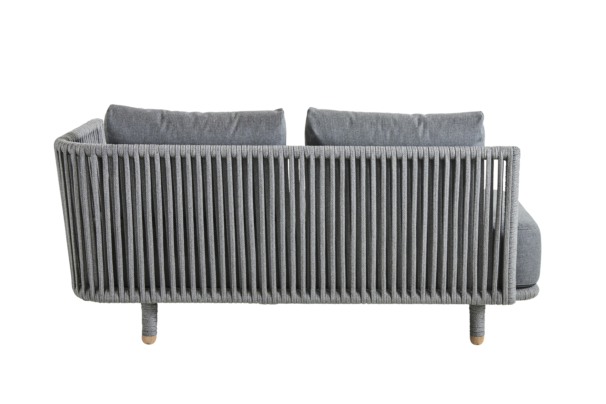 Rückansicht des modernen grauen Cane-Line Moments Outdoor Sofas mit zwei Sitzplätzen und Kordeldesign.