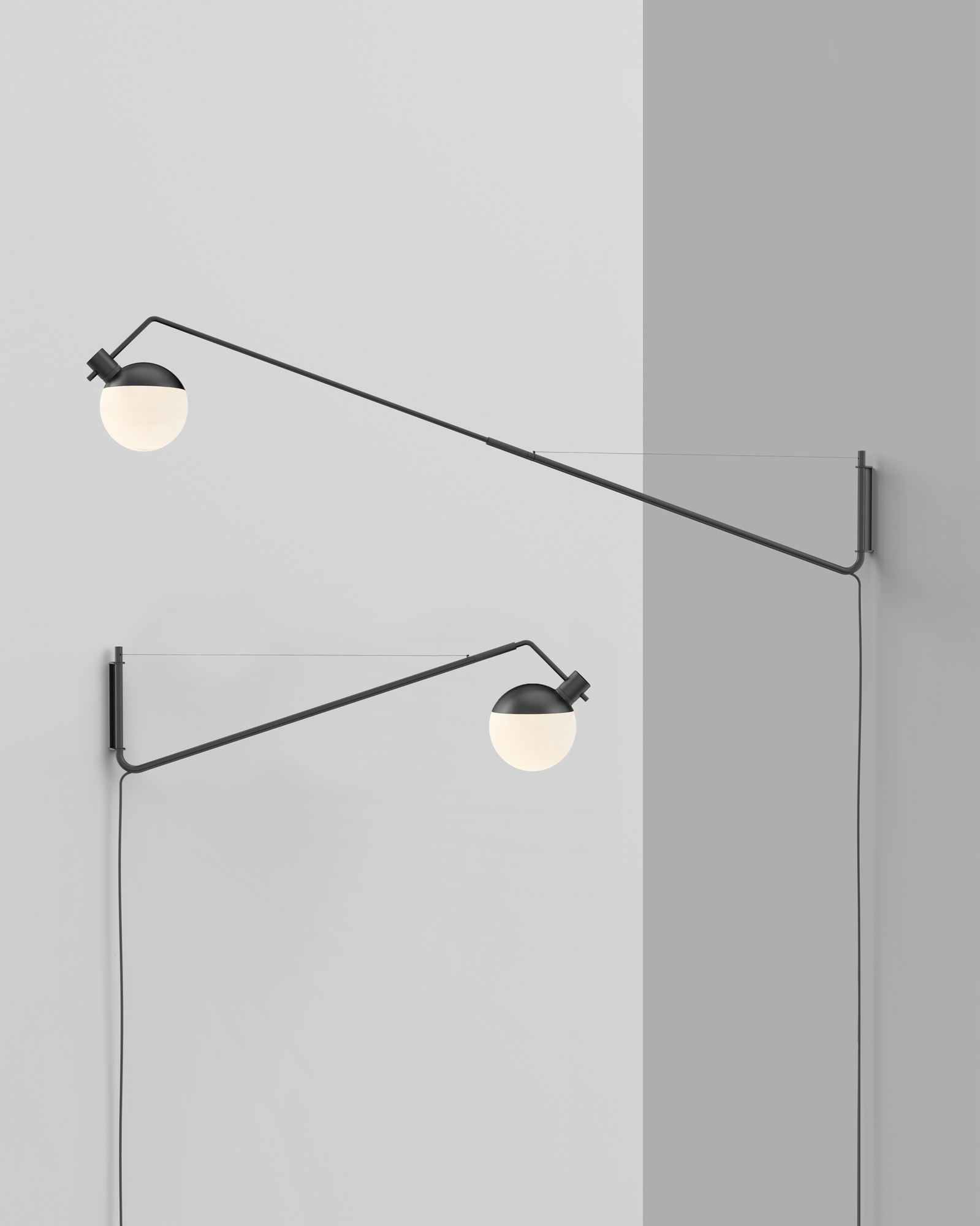 Zwei Baluna Wandleuchten von Grupa, schwarzes Metall mit runden, weißen Lampenschirmen an einer weißen Wand.