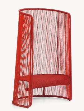 Roter Husk Sessel von Moroso aus der M' Afrique Collection mit hoher Rückenlehne.