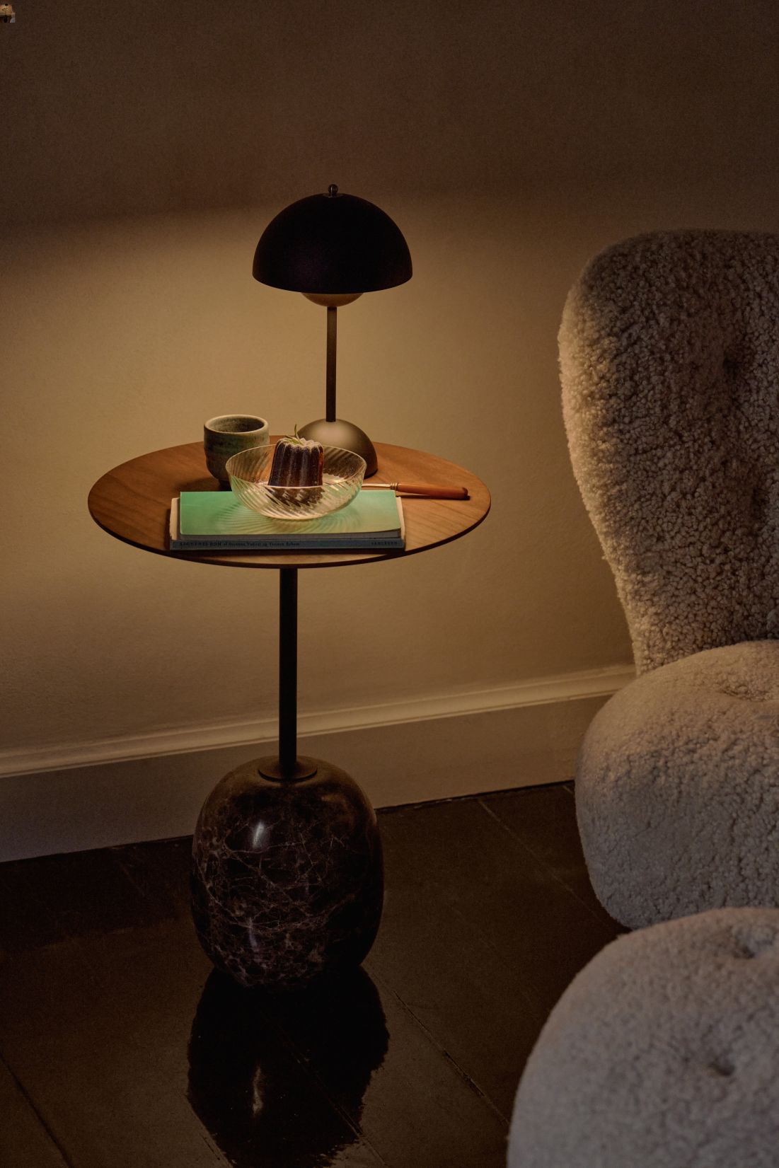 Lato LN8 / LN9 Beistelltisch mit Holzplatte AndTradition Nussbaum - Marmor Emparador