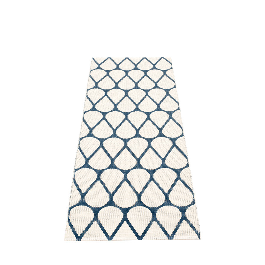 Otis Kunststoffteppich im Ocean Blau-Vanille Design mit tropfenförmigem Muster, geeignet für Innen- und Außenbereiche.