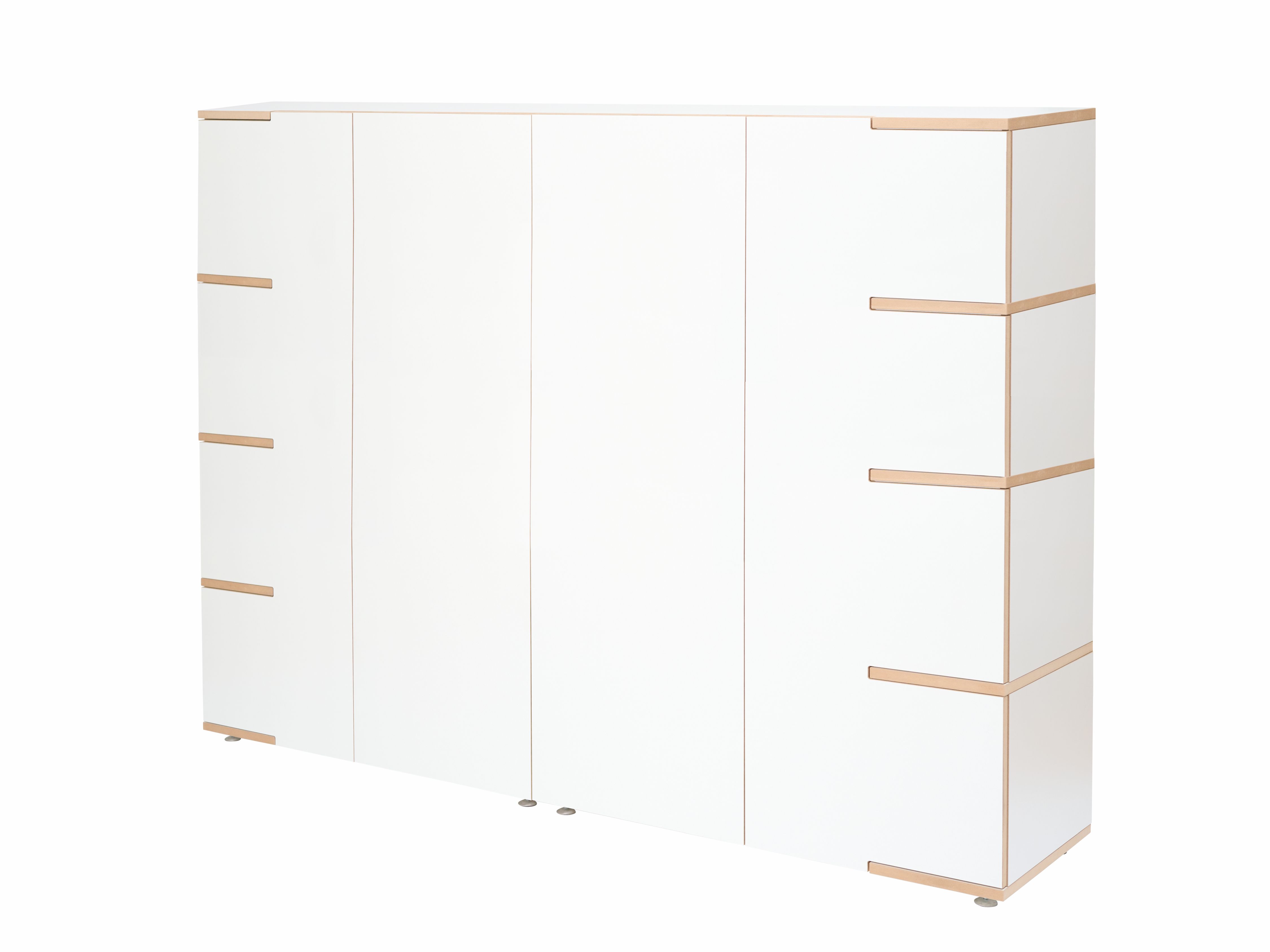 Weißes Sideboard "Stau" von Tojo mit vier Türen und hellen Holzdetails. Stauraum Möbel.