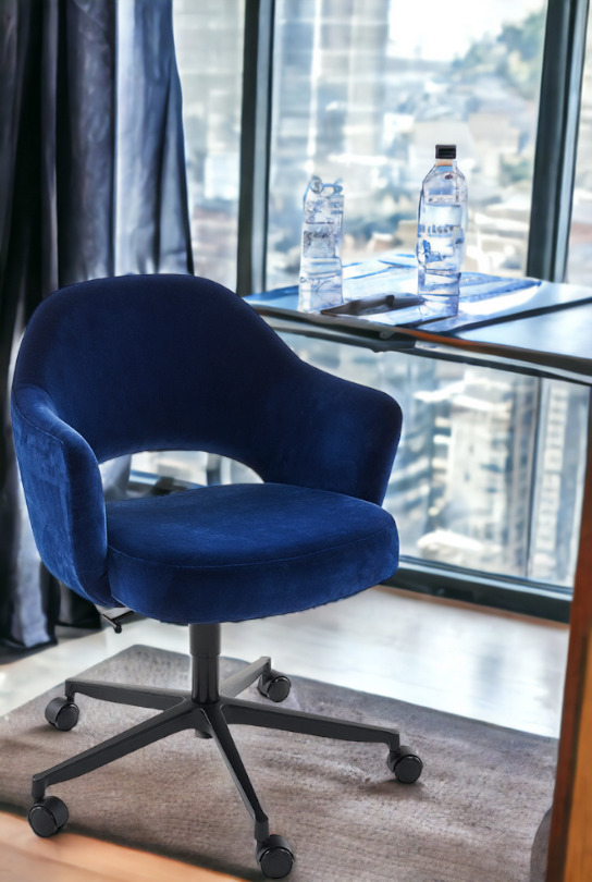 Blauer Saarinen Relax Konferenzstuhl mit 5-Stern Drehfuß und Armlehne von Knoll International.