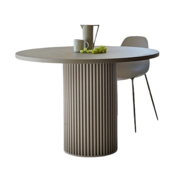 Hercle Table: Runder Esstisch mit geriffeltem Säulenfuß, Krug, Tasse und Trauben. Indoor/Outdoor geeignet.