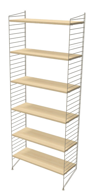 Wohnzimmer String Furniture Regal mit sechs hellen Holzregalböden und filigranem, silberfarbenem Metallgestell.