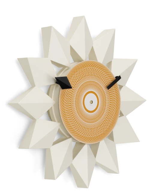 Weiße Diamond Markers Clock Wanduhr von Vitra mit geometrischem Design und goldenem Ziffernblatt.