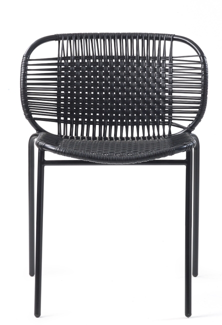 Schwarzer Cielo Stuhl: Stapelbarer Outdoor-Stuhl mit geflochtener Sitzfläche und Rückenlehne für Garten und Terrasse.