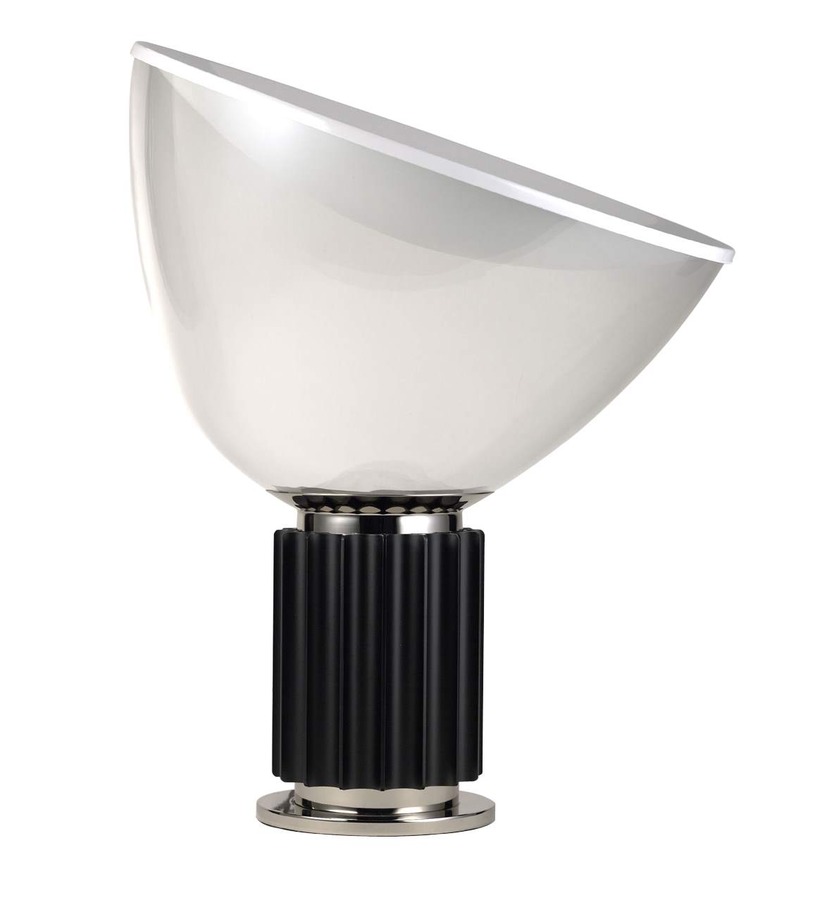 Taccia LED Tischleuchte von Flos mit schwarzem Sockel und weißem Reflektor für indirektes Licht.