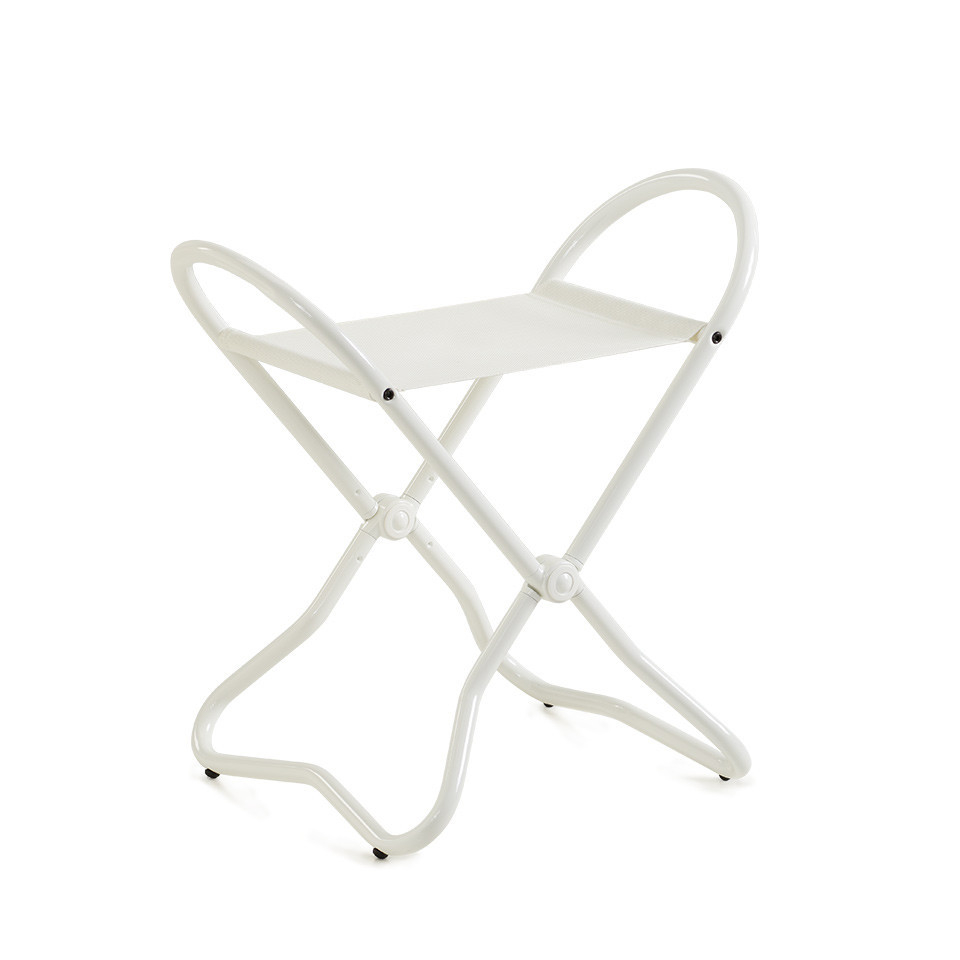 Weißer Klapphocker im Chicago Design, ideal als Sitzgelegenheit für Küche, Bad oder Camping.