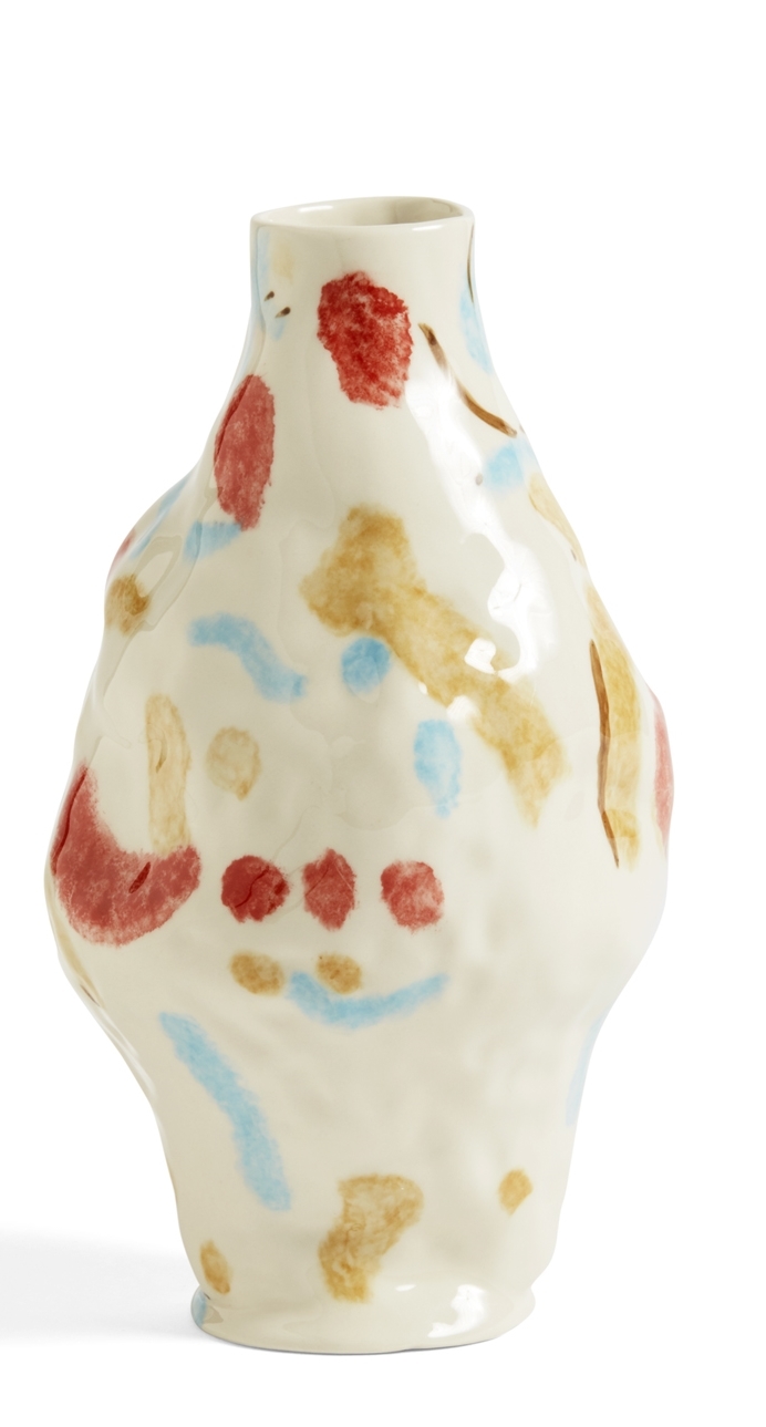 Jessica Hans Vase: Keramikvase mit abstrakten roten, blauen und braunen Farbakzenten. Einzigartiges Design.