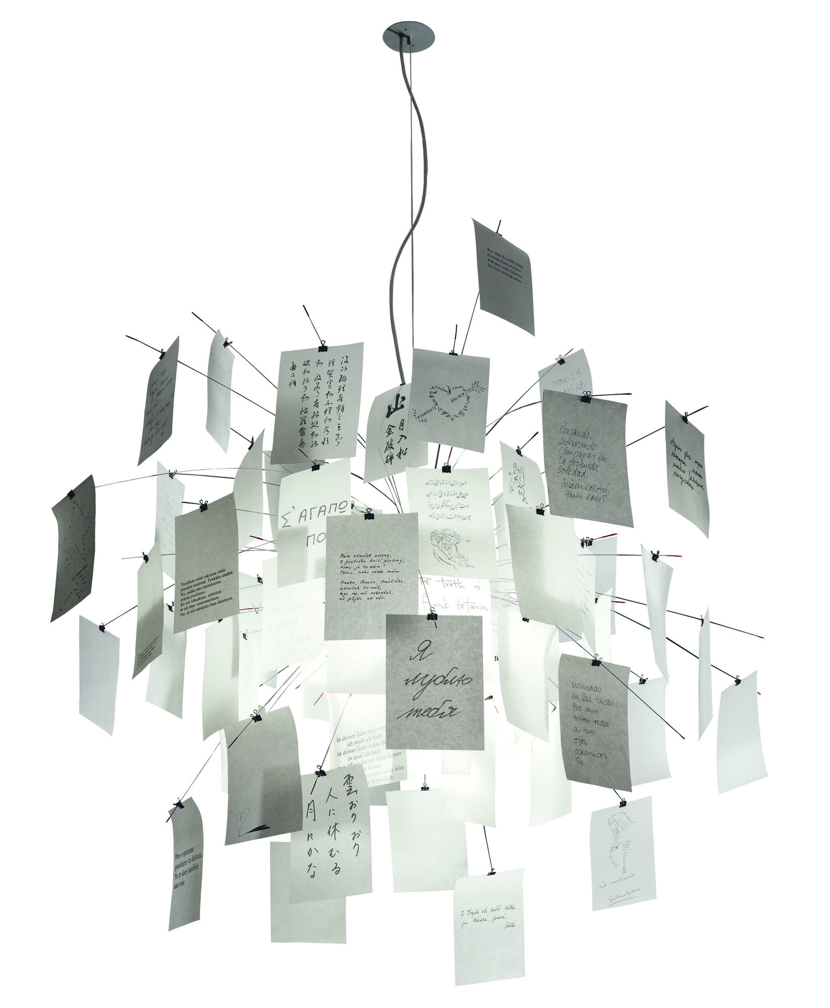 Moderne Zettel'z 5 Hängeleuchte von Ingo Maurer: Pendelleuchte mit handbeschriebenen Zetteln und kreativem Design.