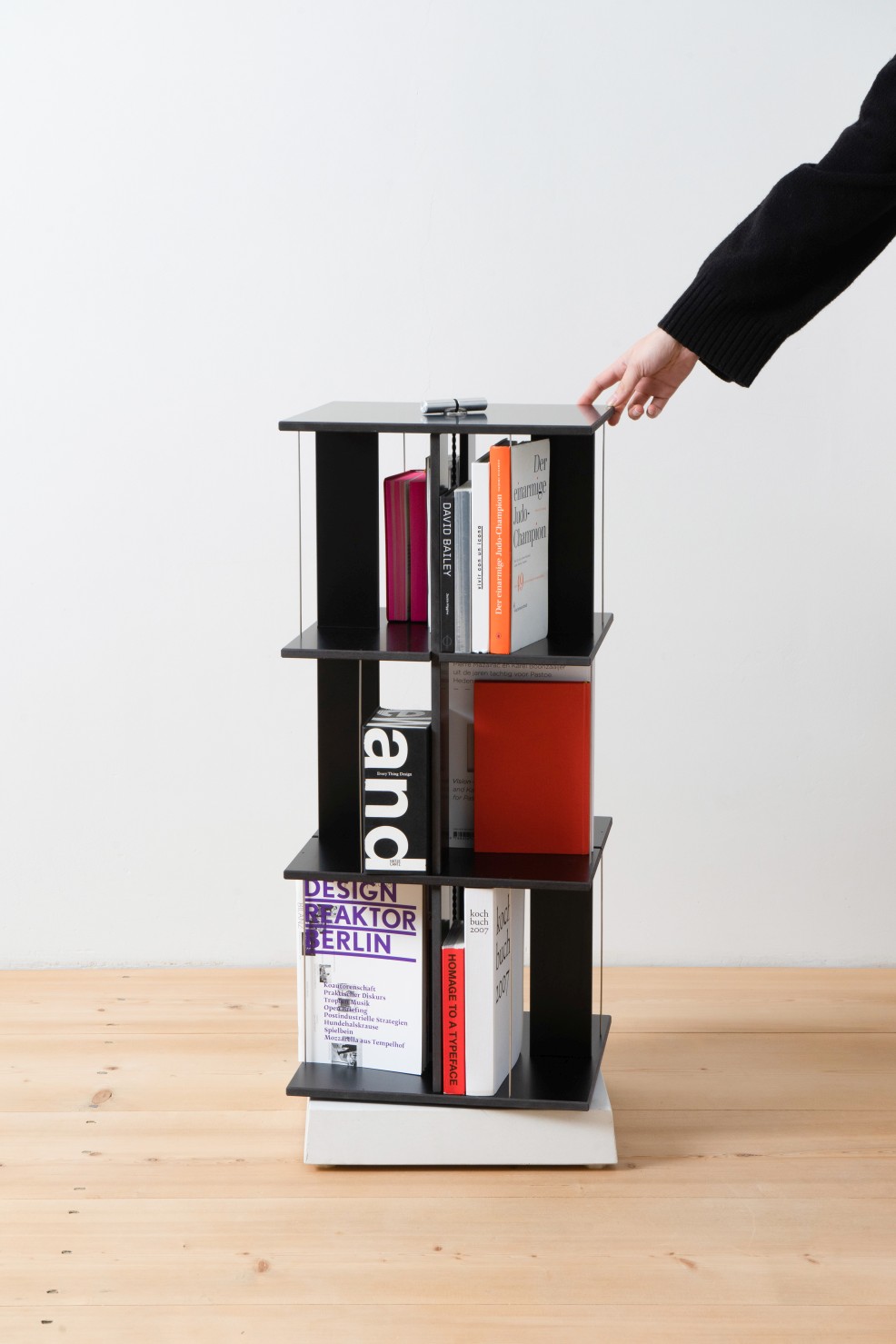 Buchstabler Bücherturm, DVD-Regal Nils Holger Moormann