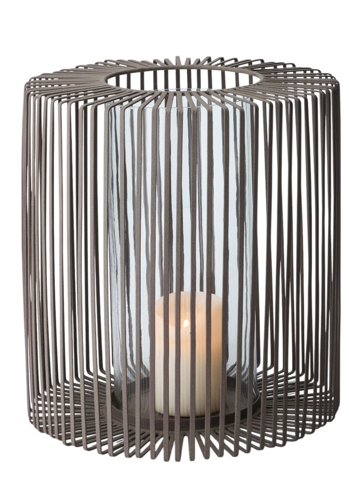 Oslo Windlicht von Philippi: Hohes, modernes Windlicht mit Kerze in Glaszylinder und Metallgestell.