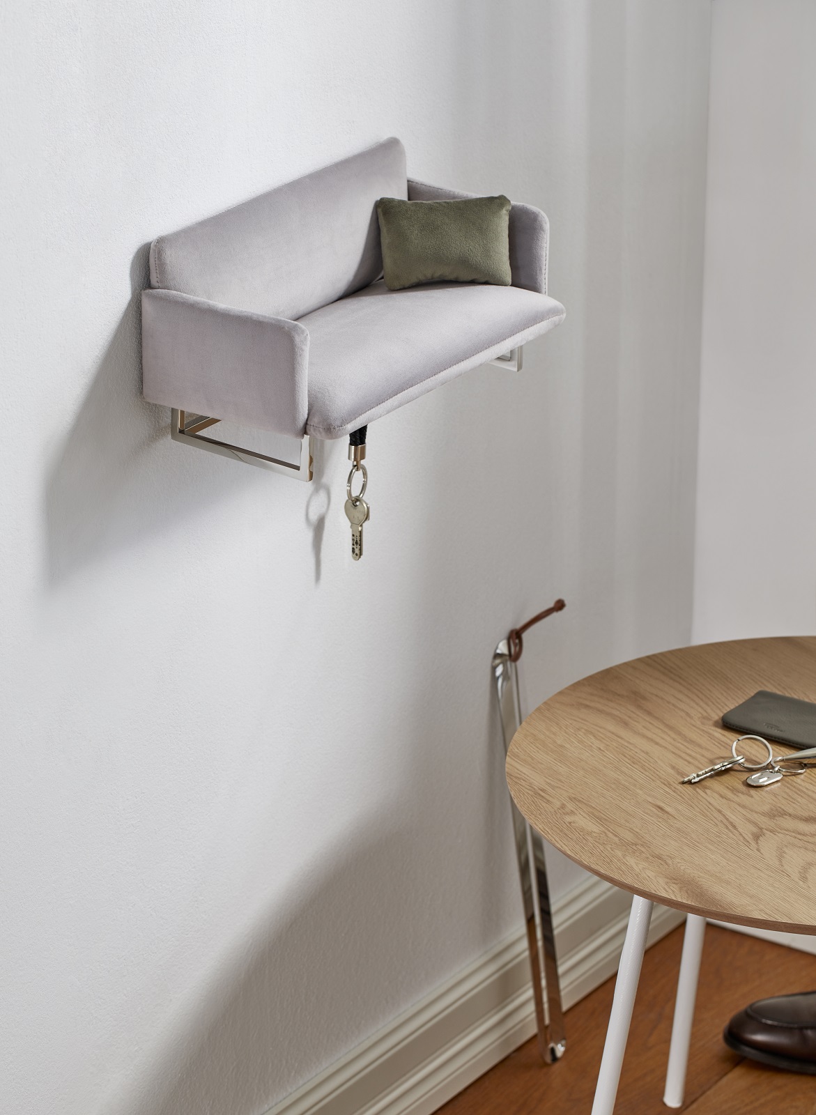 Philippi COUCH Mini-Garderobe: Wandgarderobe in Sofaform mit Schlüsselanhänger und kleinem Kissen. Dekorative Schlüsselaufbewahrung.