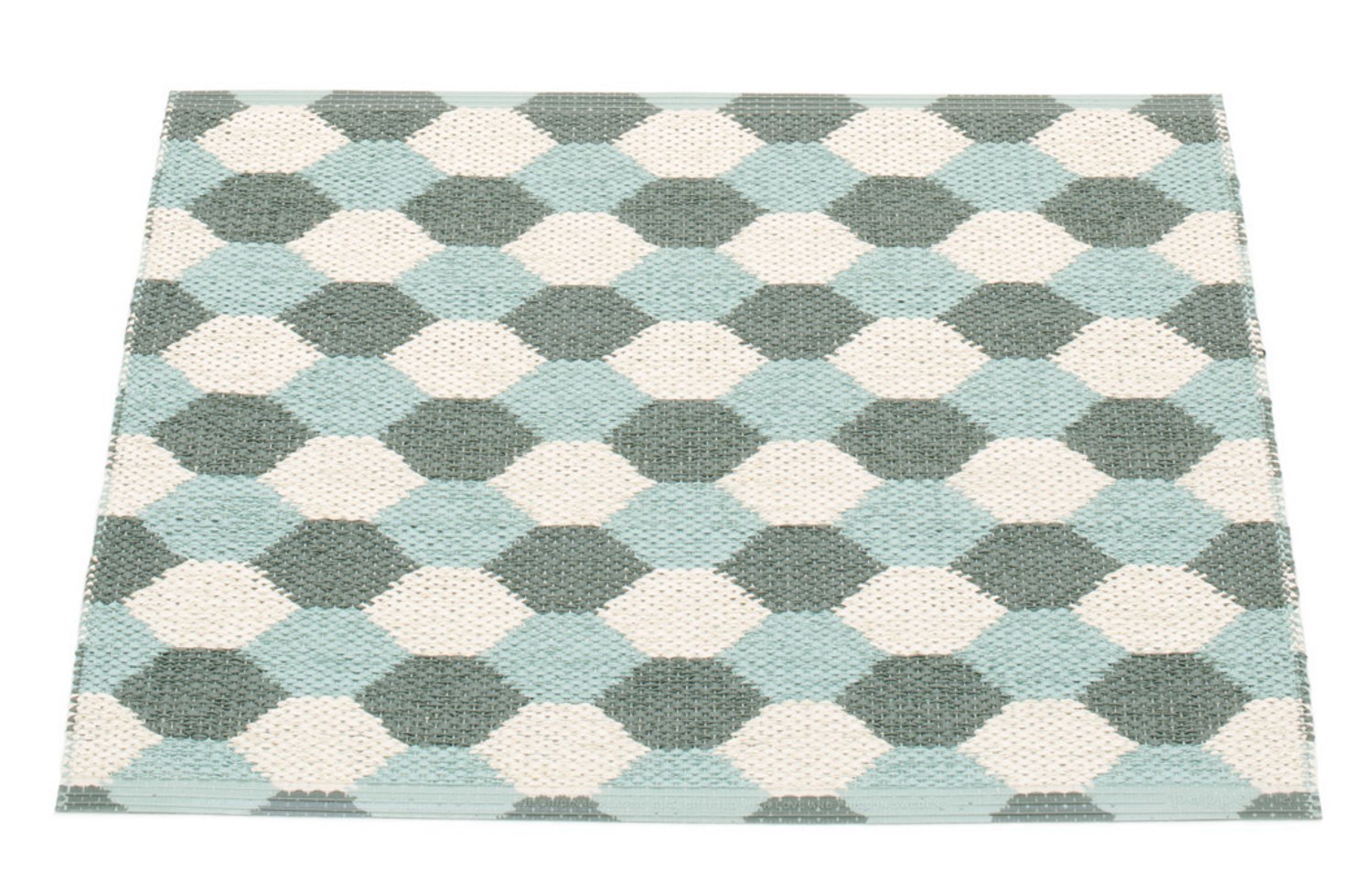 Quadratischer Dana Kunststoffteppich mit geometrischem Rautenmuster in Army, Weiß und Hellblau. Pappelina Teppich.