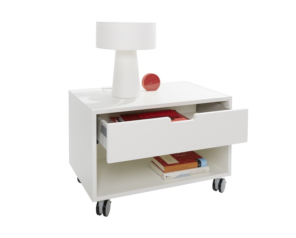 Weißer Müller Möbelwerkstätten Nachttisch mit Schublade, Ablage und Rollen. Modernes Schlafzimmermöbel.