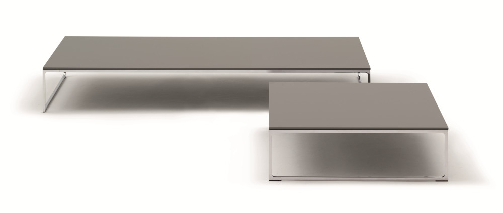 Mell Couchtisch in Grau mit minimalistischem Design und Chromgestell, ideal für moderne Wohnzimmer.