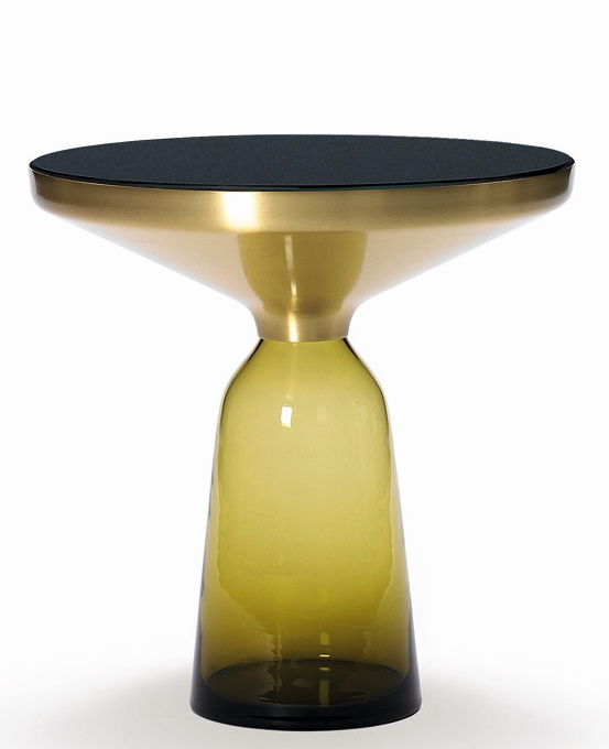 Bell Side Table von ClassiCon: Citrin gelber Beistelltisch mit Messing und Glas.
