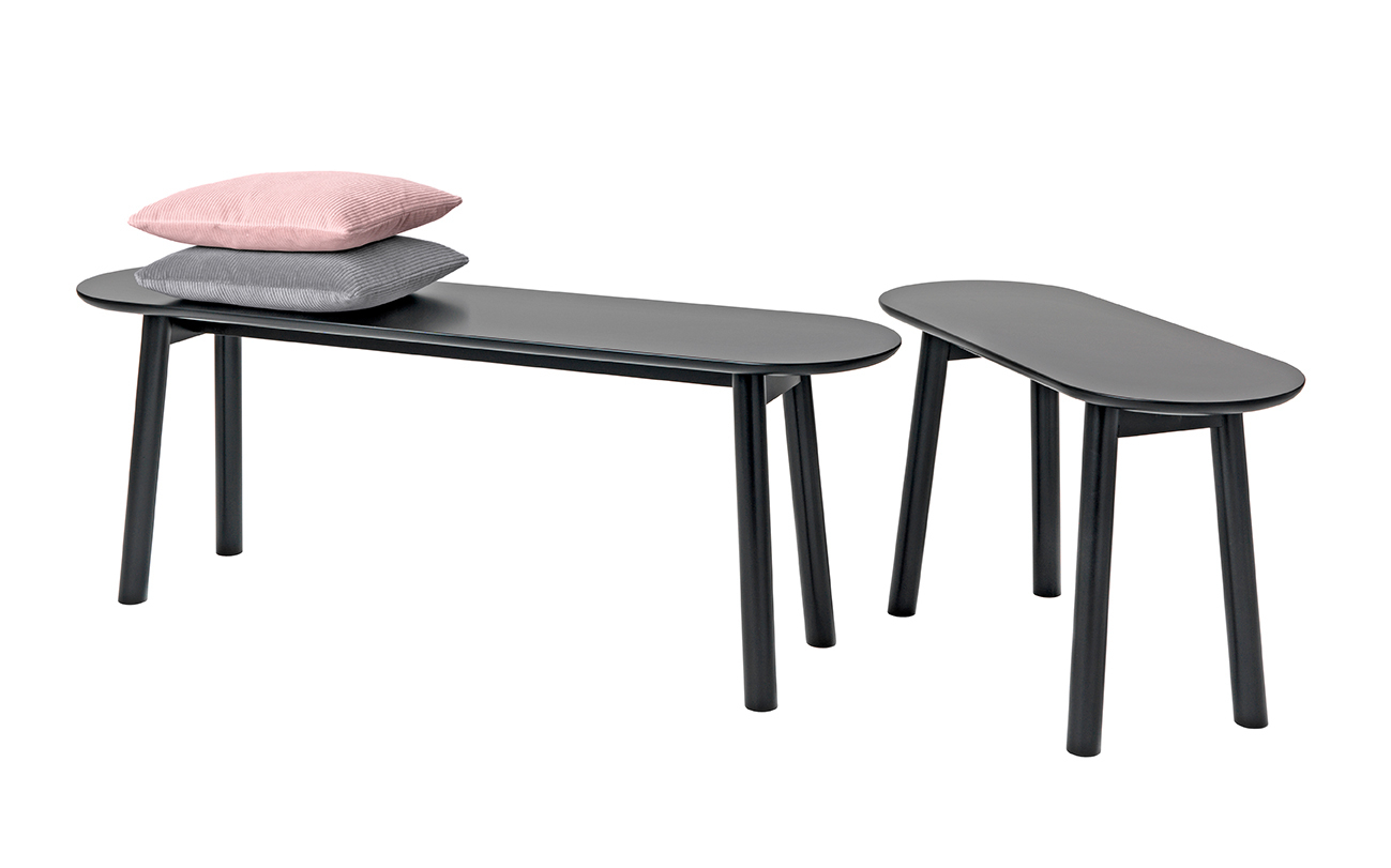 Schönbuch Mala Sitzbank 120 cm in Schwarz mit Kissen, moderne Holzbank für Flur und Wohnbereich.