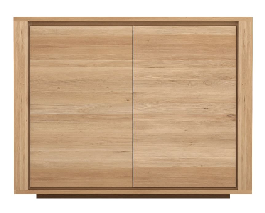 Ethnicraft Shadow Sideboard aus Eiche: Modernes Sideboard mit zwei Türen und schlichter Holzstruktur.
