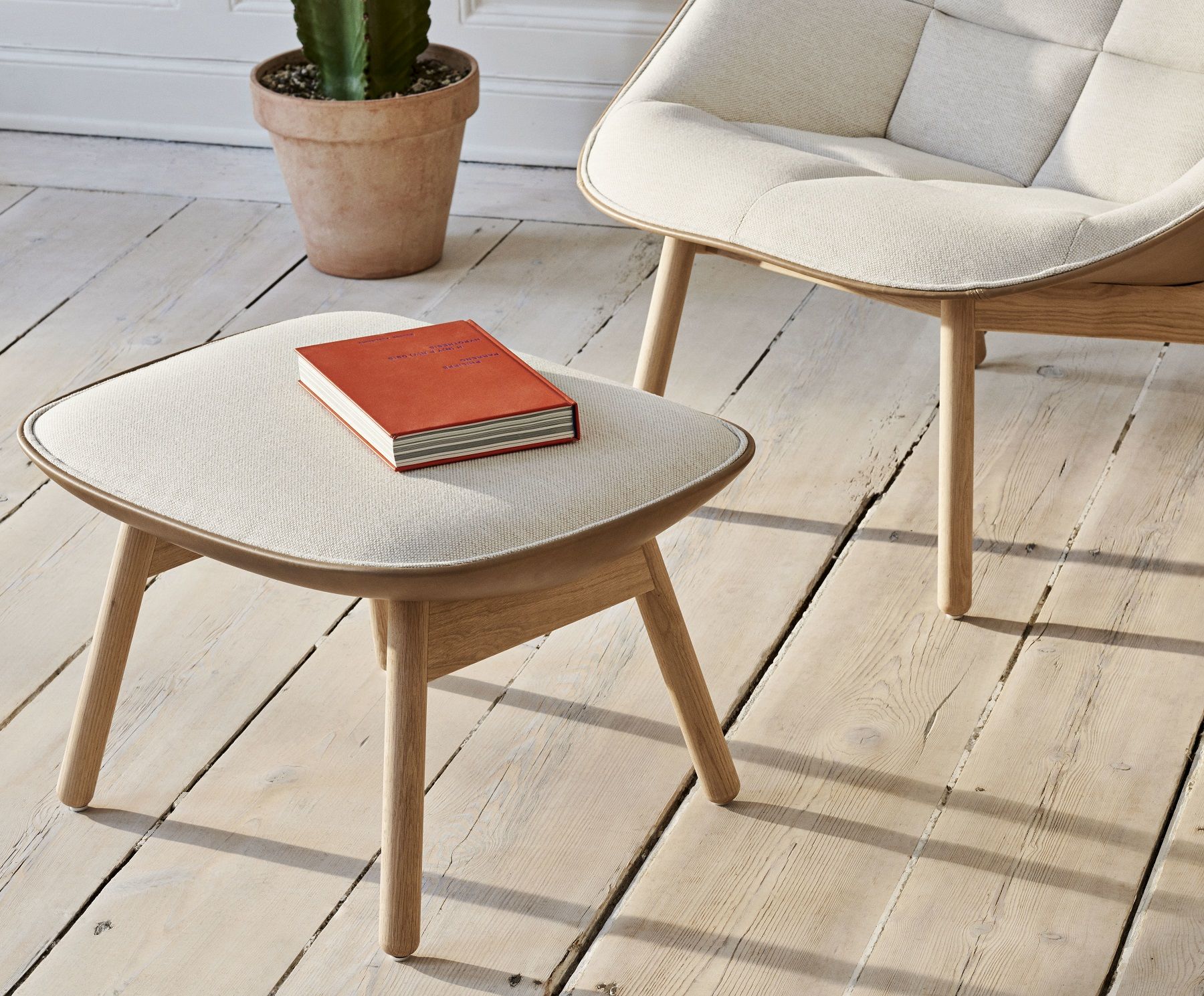 Uchiwa Ottoman Hocker Hay