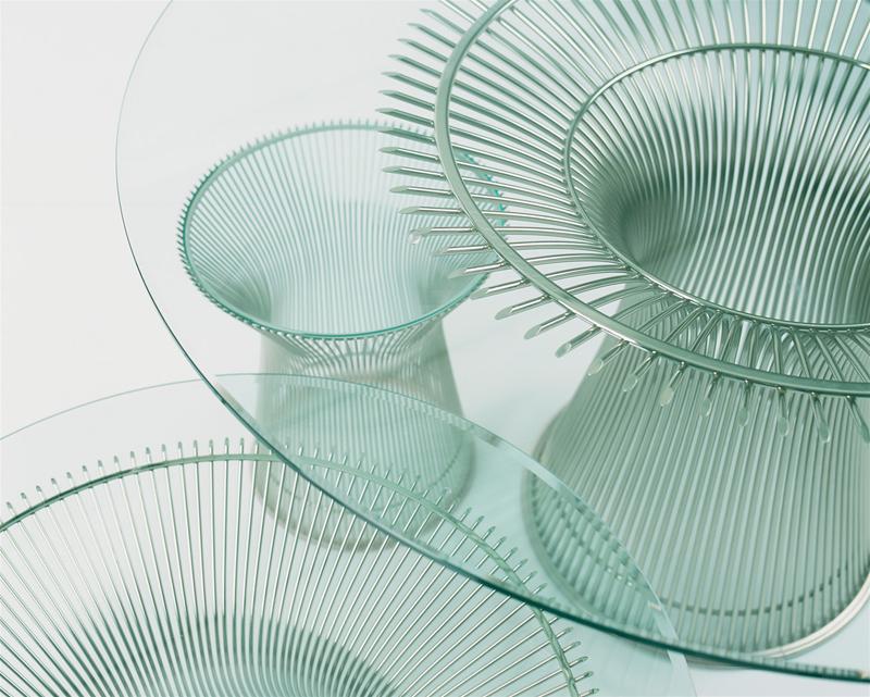 Detailaufnahme Platner Beistelltisch mit Kristallglasplatte und poliertem Nickelgestell von Knoll International. Design Beistelltisch.