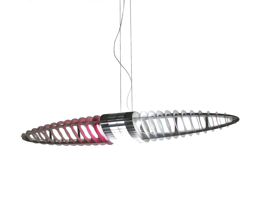 D17Q Queen Titania Pendelleuchte von Luceplan, moderne Hängelampe mit farbigen Lamellen.