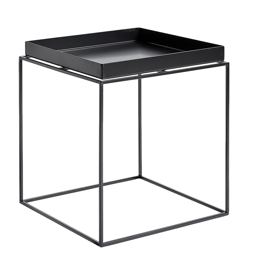 Schwarzer Hay Tray Table M Beistelltisch mit quadratischer Tischplatte und filigranem Metallgestell im modernen Design.