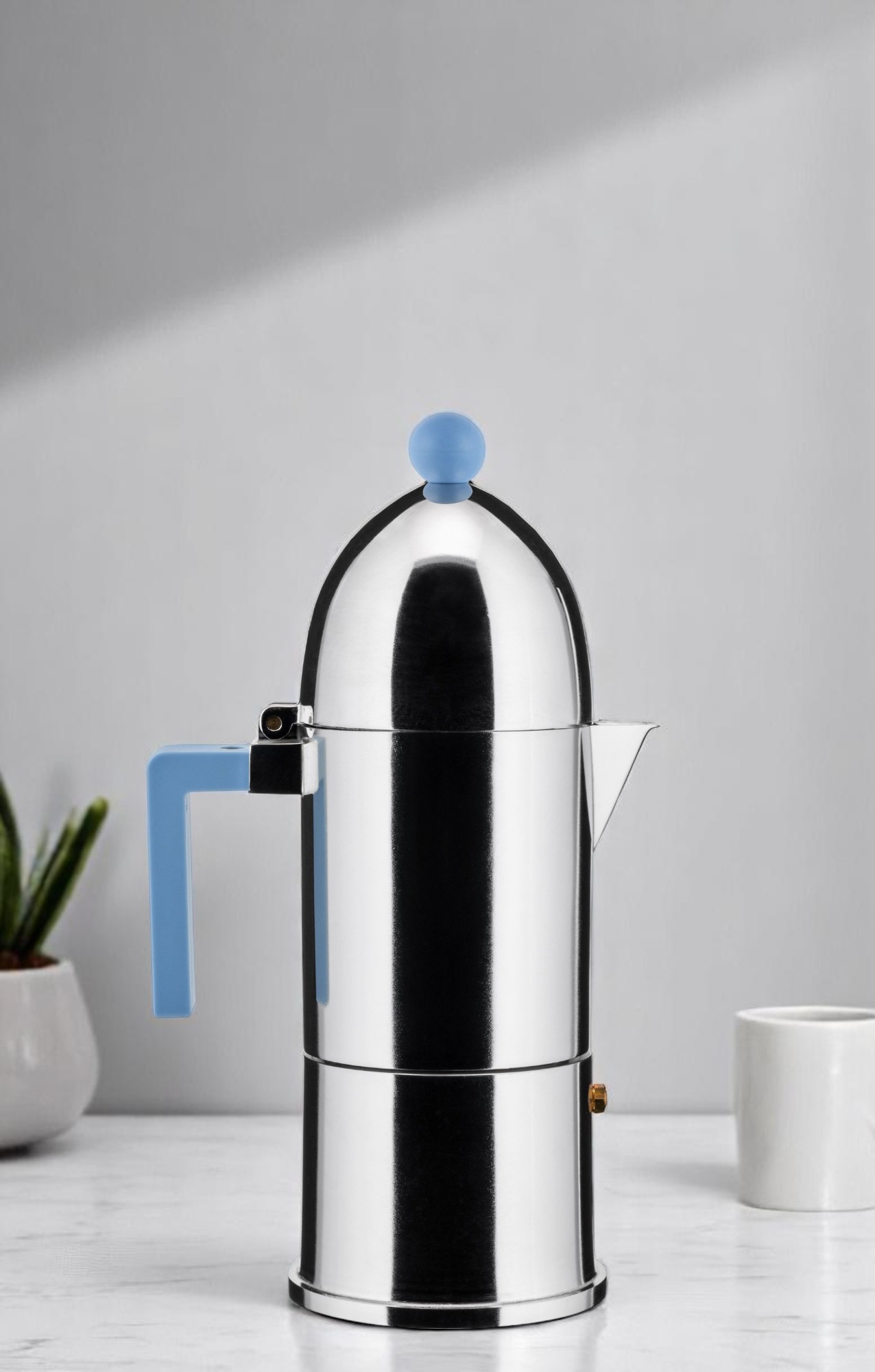 Alessi La Cupola Espressokocher in Hellblau: Klassische italienische Kaffeemaschine für aromatischen Espresso.