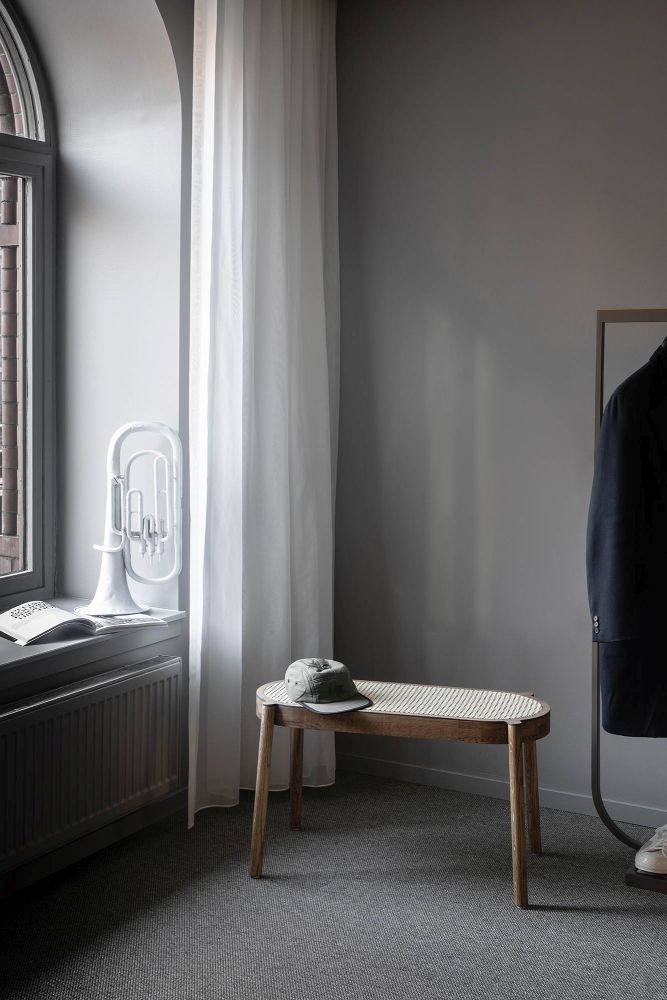 Pal Bank aus heller Eiche geölt von Northern, Sitzbank mit Rattan-Geflecht und schlichtem Design.