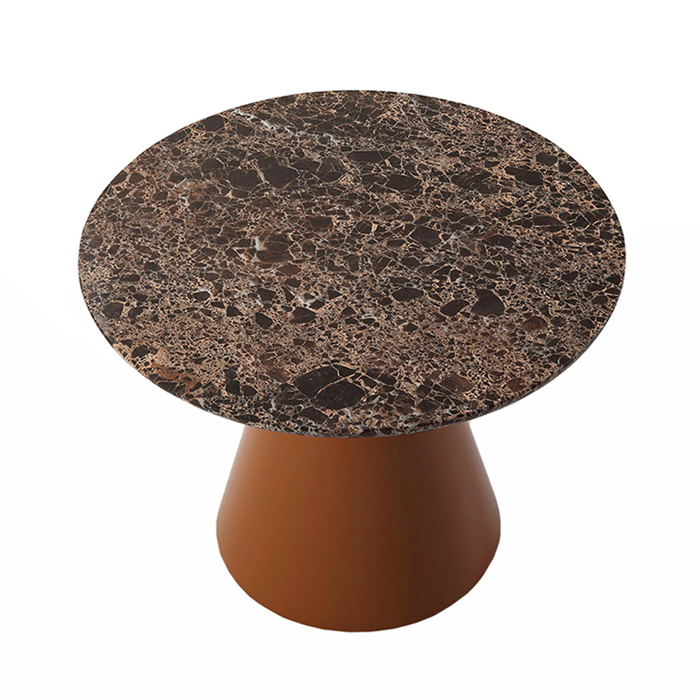 Pion Petra Emperador Gold Beistelltisch mit runder Marmorplatte und braunem Sockel.