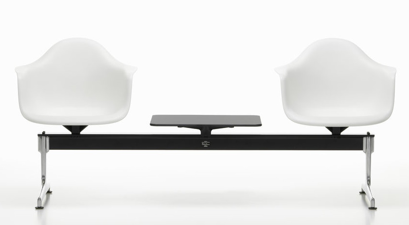 Eames Plastic Armchair RE auf Traverse Vitra
