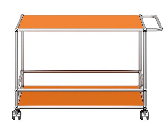 USM Haller Servierwagen in Reinorange: Moderner Barwagen mit zwei Ablageflächen und Rollen für flexible Nutzung.