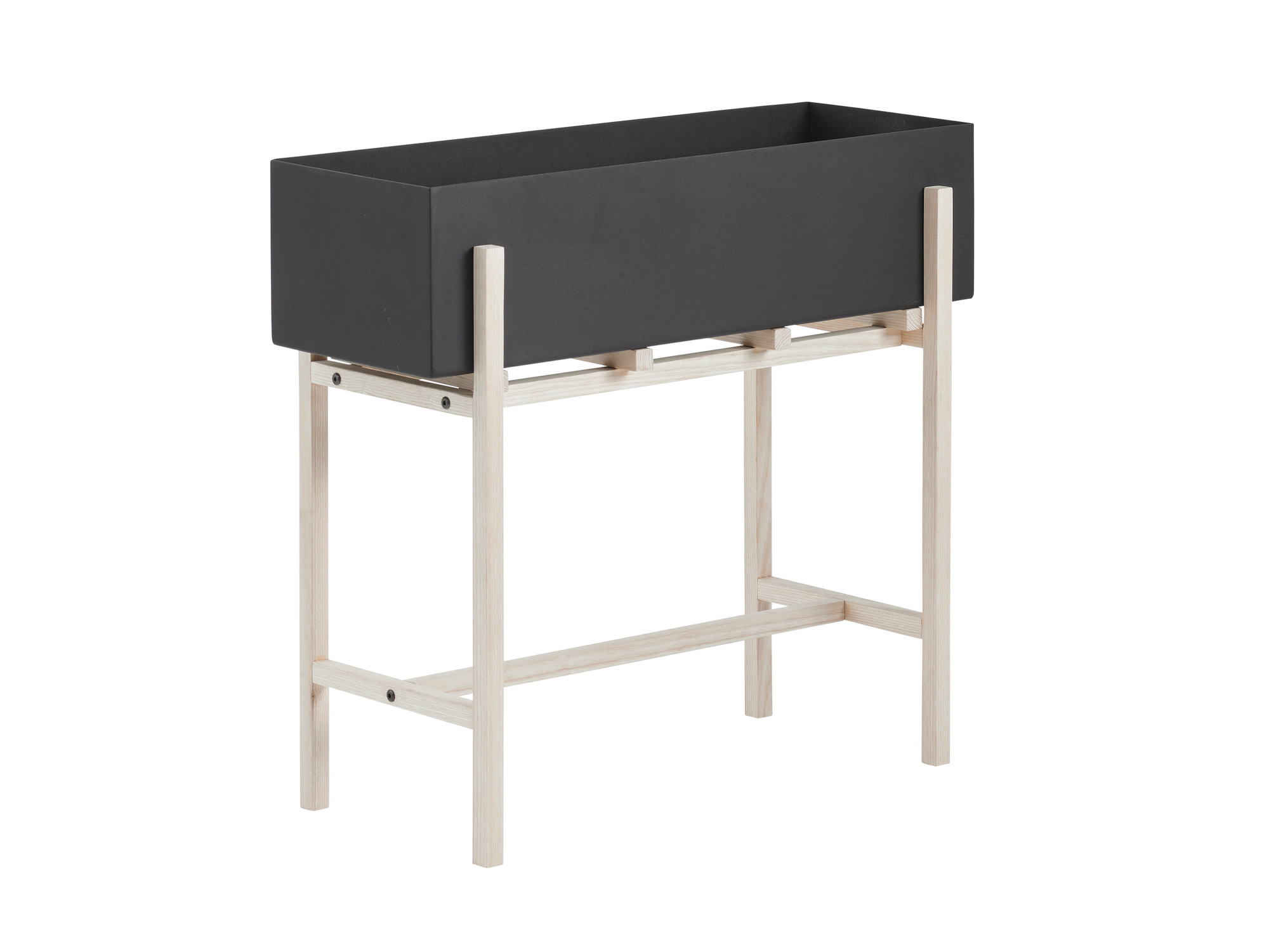 Botanic Flower Stand Blumenkasten von Design House Stockholm mit schwarzem Pflanzgefäß und hellem Holzgestell.