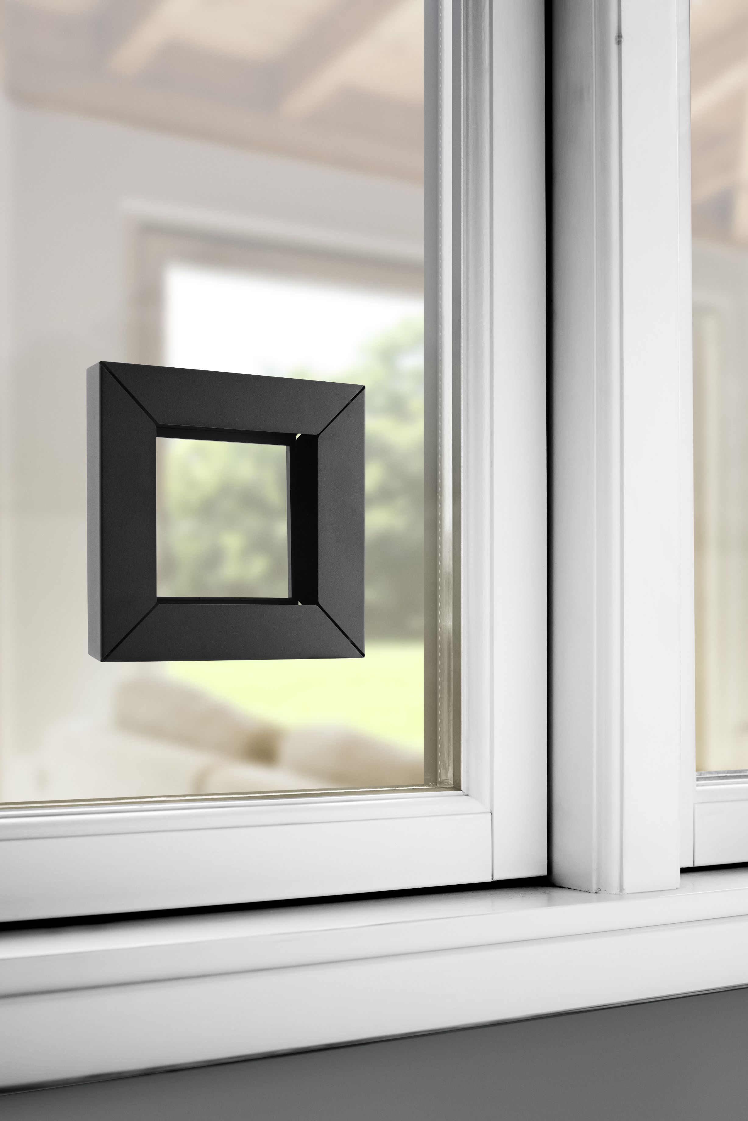 Schwarzer Eva Solo Rahmen Futterspender EINZELSTÜCK am Fenster befestigt, für die Vogelfütterung im Winter.