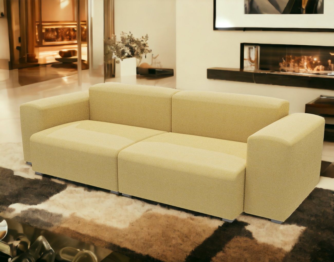 Beige Mags Soft Sofa von Hay, ein modernes 2,5-Sitzer Sofa mit niedrigen Armlehnen.