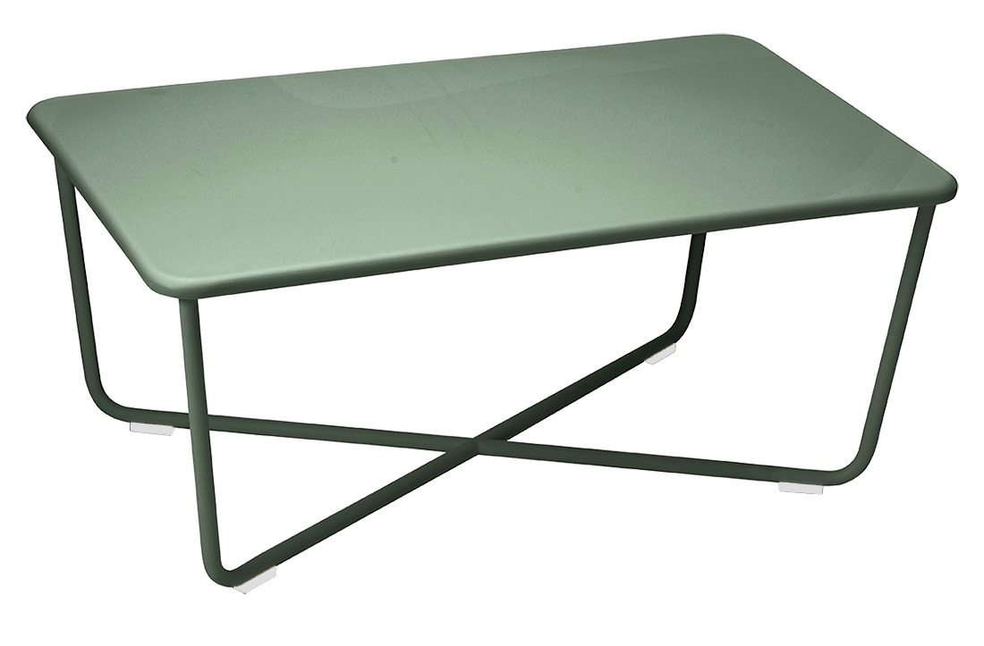 Grüner Croisette Outdoor Low Table von Fermob, ein moderner, niedriger Gartentisch mit Stahlgestell.