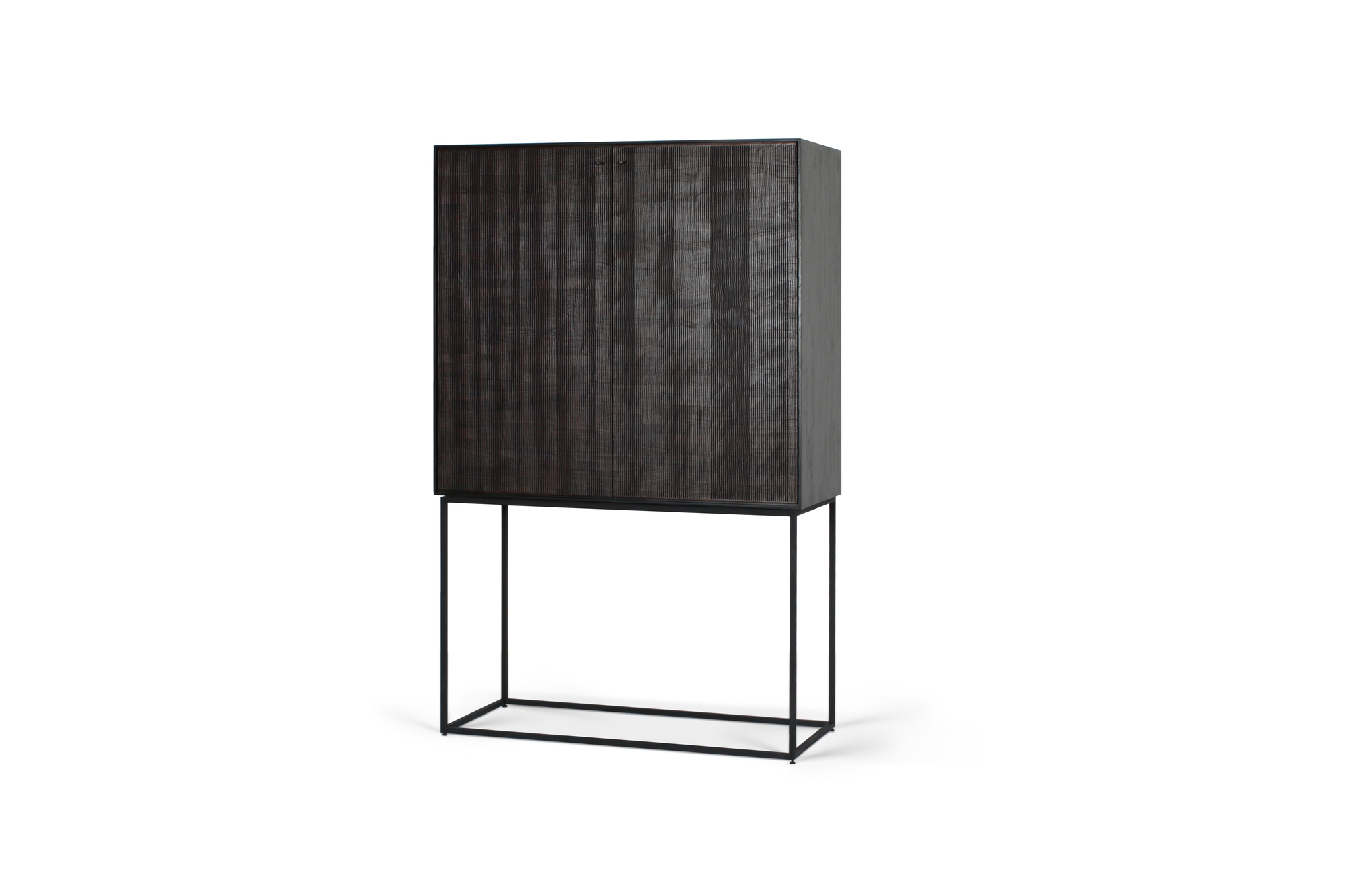 Ethnicraft Teak Grooves Schrank: Moderner Holzschrank mit zwei Türen und schwarzem Metallgestell.