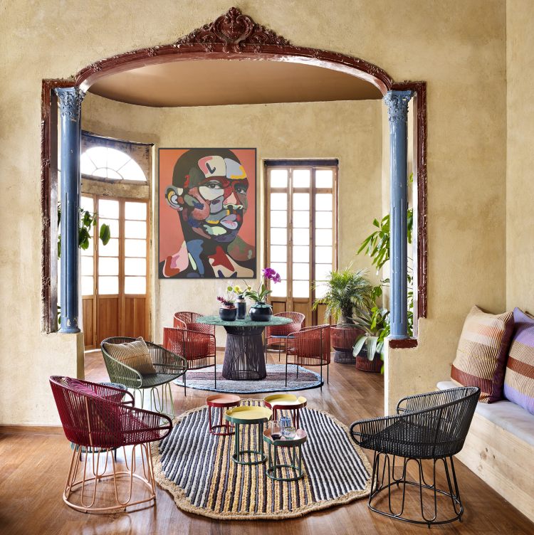 Innenaufnahme mit mehreren Circo Lounge Chairs von ames in verschiedenen Farben.