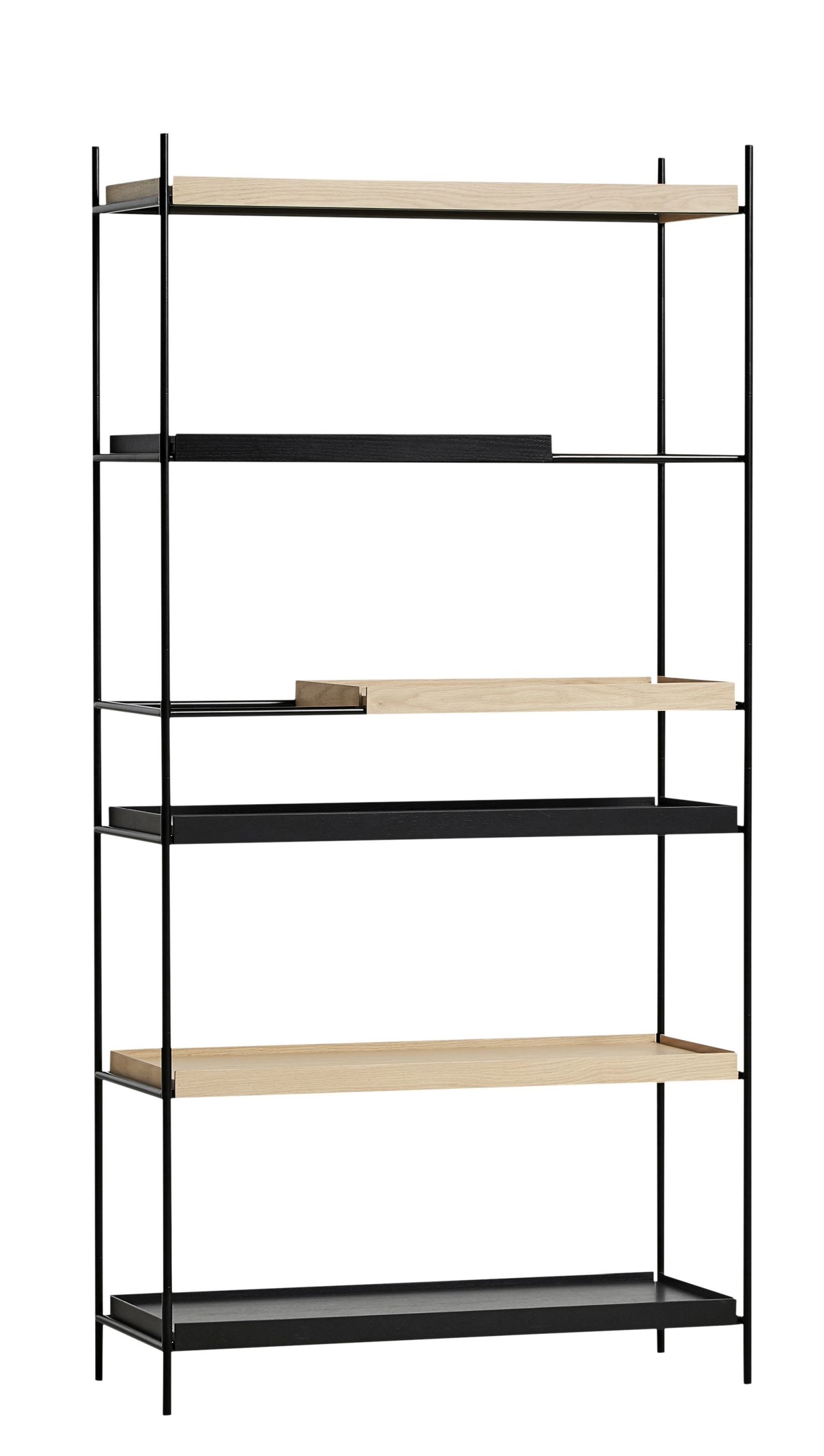 Tray Regal Hoch von Woud, modernes Bücherregal mit Eichenholz und schwarzen Metallrahmen für Wohnzimmer und Büro.