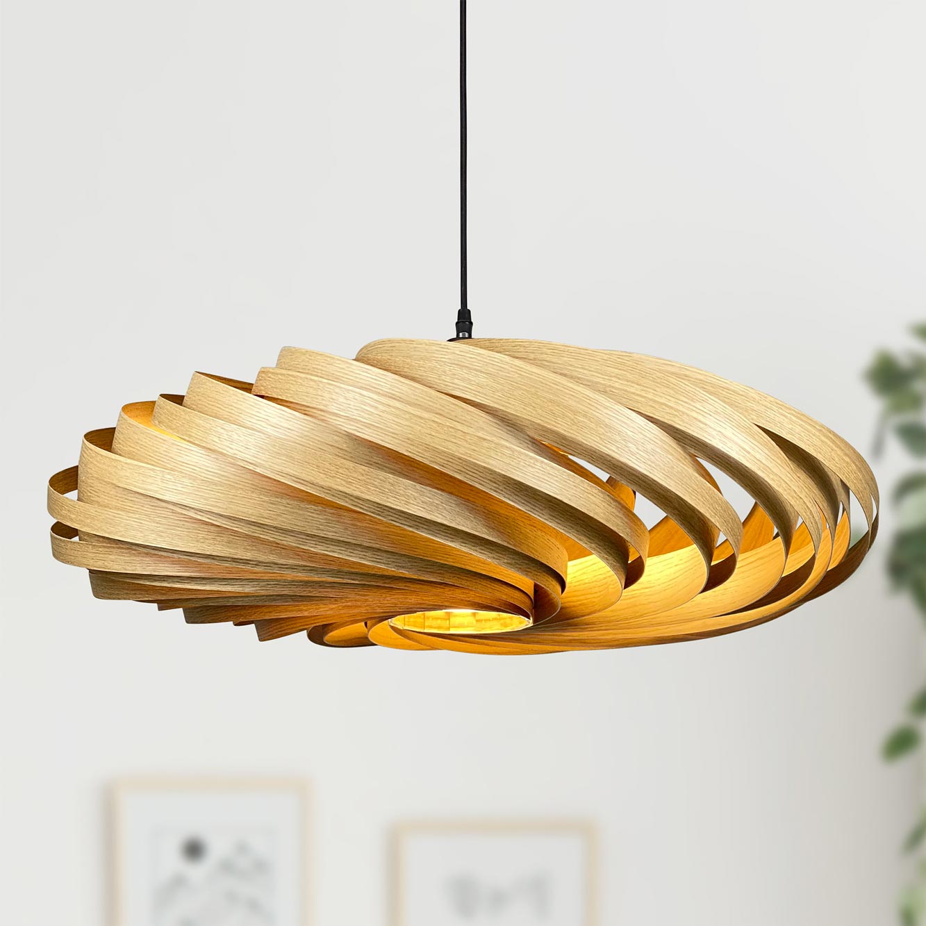 Veneria Hängeleuchte aus Eichenholz, spiralförmiges Design, moderne Pendelleuchte für Wohnzimmer und Essbereich.